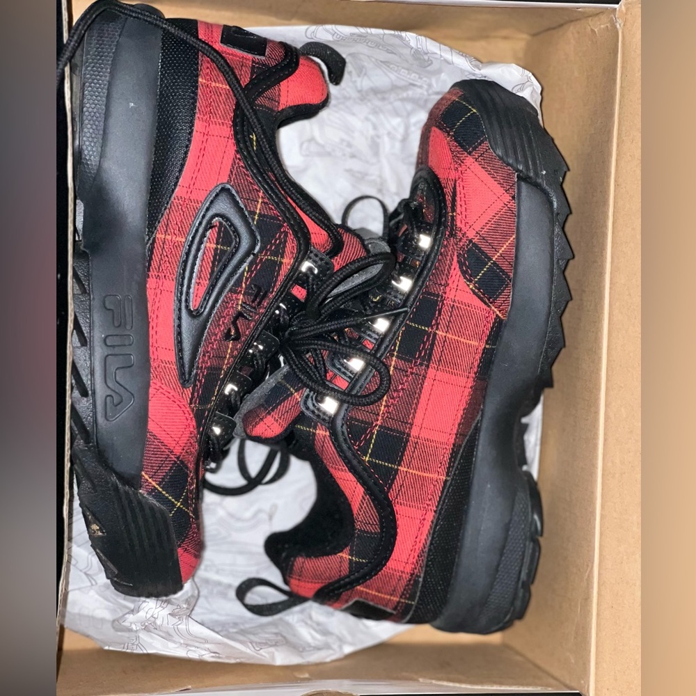 Women Filas size 6